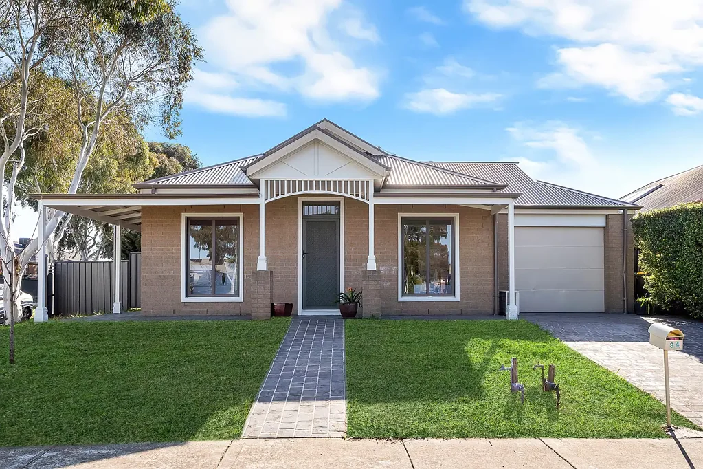 Craigieburn 3房 转角地块阳光足 427sqm空间大 自然光线满屋 宽敞后院多功能 家庭温馨居所 地段便利优选 HIDDEN FAMILY GEM IN A FANTASTIC LOCATION
