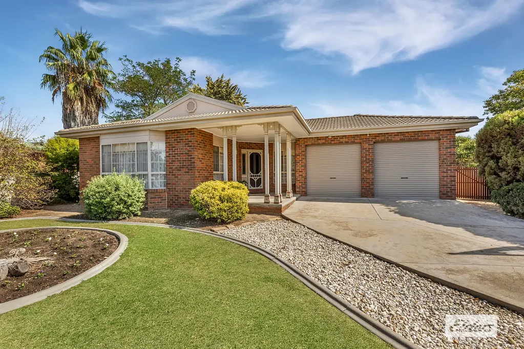 208 MacKenzie Street West, Kangaroo Flat, VIC 3555