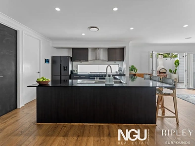 17 TRINITY CR, AUGUSTINE HEIGHTS QLD 4300, 5 રૂમ, 2 બાથરૂમ, House