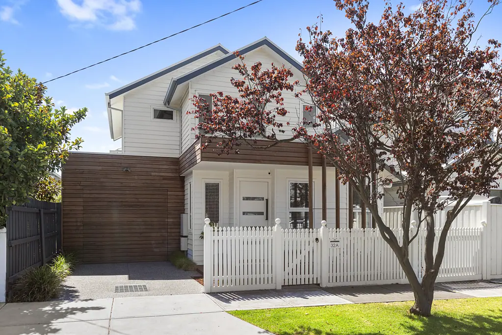 Williamstown 3 Bedroom Modern Brilliance in Prime Williamstown Location