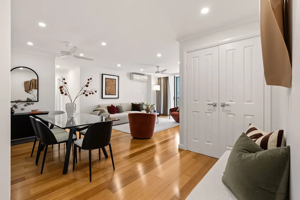 Pyrmont 3 Bedroom Spacious sub-penthouse within "Mirage" | Executive fixtures & finishes | Double secure parking within secure cage