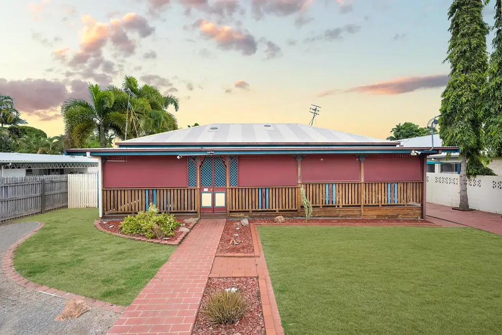 West End 3ਬੈੱਡਰੂਮ Lifestyle, Space & Character on 1,012m² with Granny Flat Included