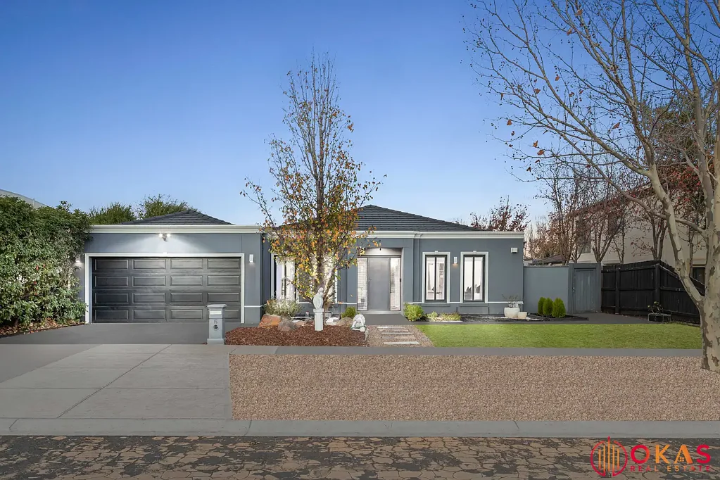 Tarneit 5chambre Stunner Ex Display Home / Park facing frontage / 932 sqm Land & that too in St James Wood Estate !!!!