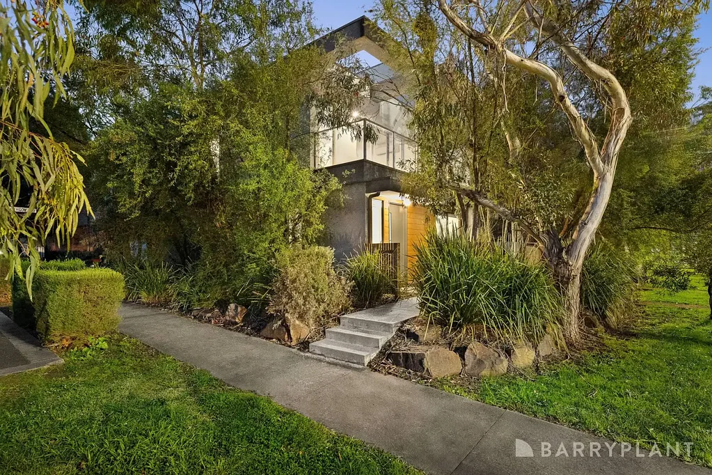 33 Lithgow Way, Mooroolbark, VIC 3138