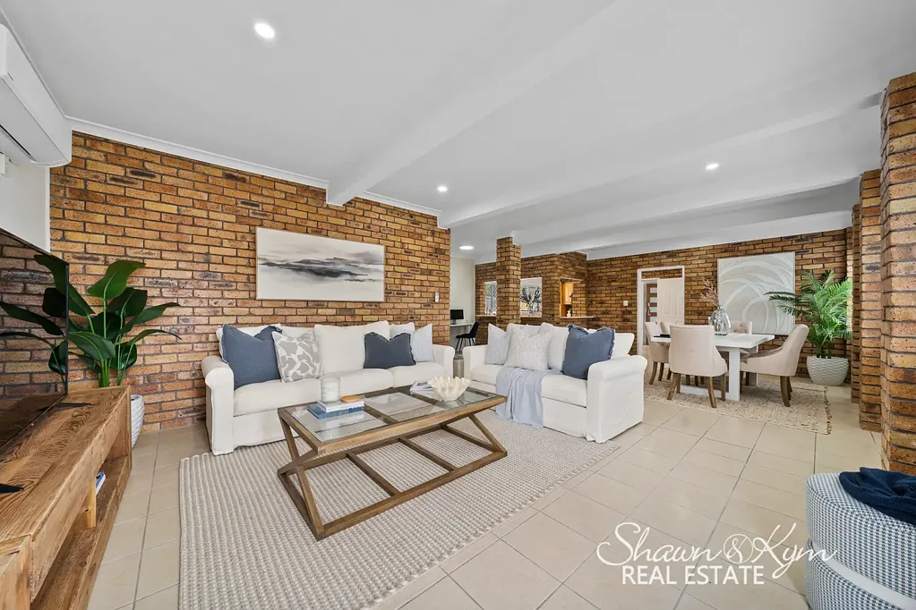 Wynnum 4 Bedroom Gorgeous Renovated Character home, Perfectly Located