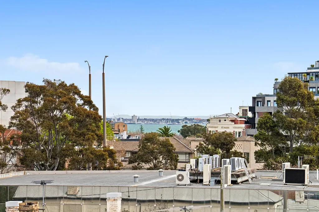 St Kilda 2कमरा Light-Filled Top-Floor Charming Apartment with Bay Views.