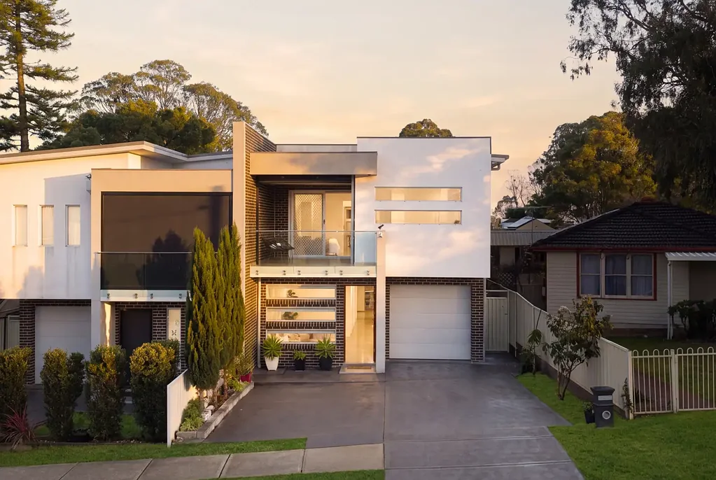 Lurnea 5Moenga Spacious Modern Family Home with Exceptional Outdoor Entertaining