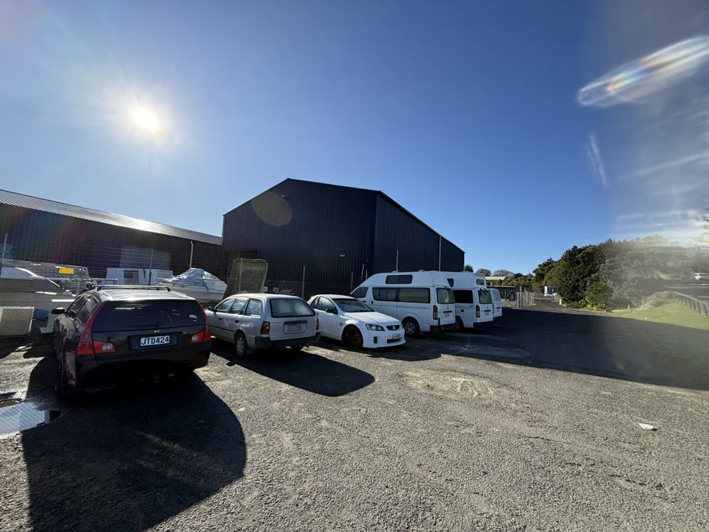 Helensville Roadside Unit & Yard Available in Helensville