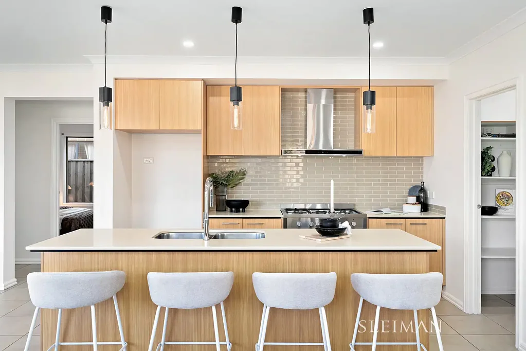 Wyndham Vale 4ห้องนอน Grand Family Living on 588m² with Exceptional Parking & Entertaining Space