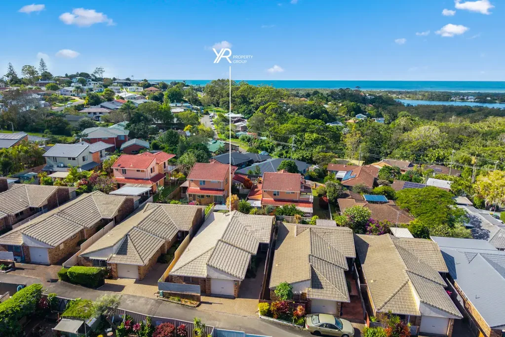 Banora Point 2chambre Coastal Comfort with Ocean Views – Spacious, Stylish & Full of Potential