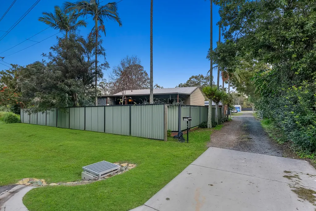 Burpengary East 6房  非同寻常的面积 - 带棚屋的双居住空间，还有更多 Not Your Average Acreage - Dual Living with Shed Plus So Much More