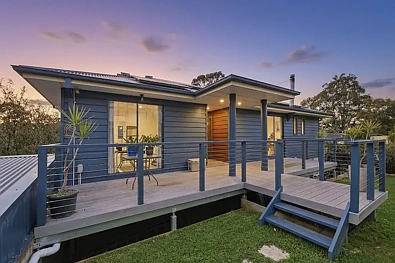 Bowen Mountain 4 Slaapkamer DISCOVER THE PERFECT FAMILY ESCAPE WITH SPACE, COMFORT, PRIVACY & PEACEFUL MOUNTAIN LIVING-THIS HOME IS TUCKED PLEASANTLY AWAY DOWN A PRIVATE DRIVEWAY