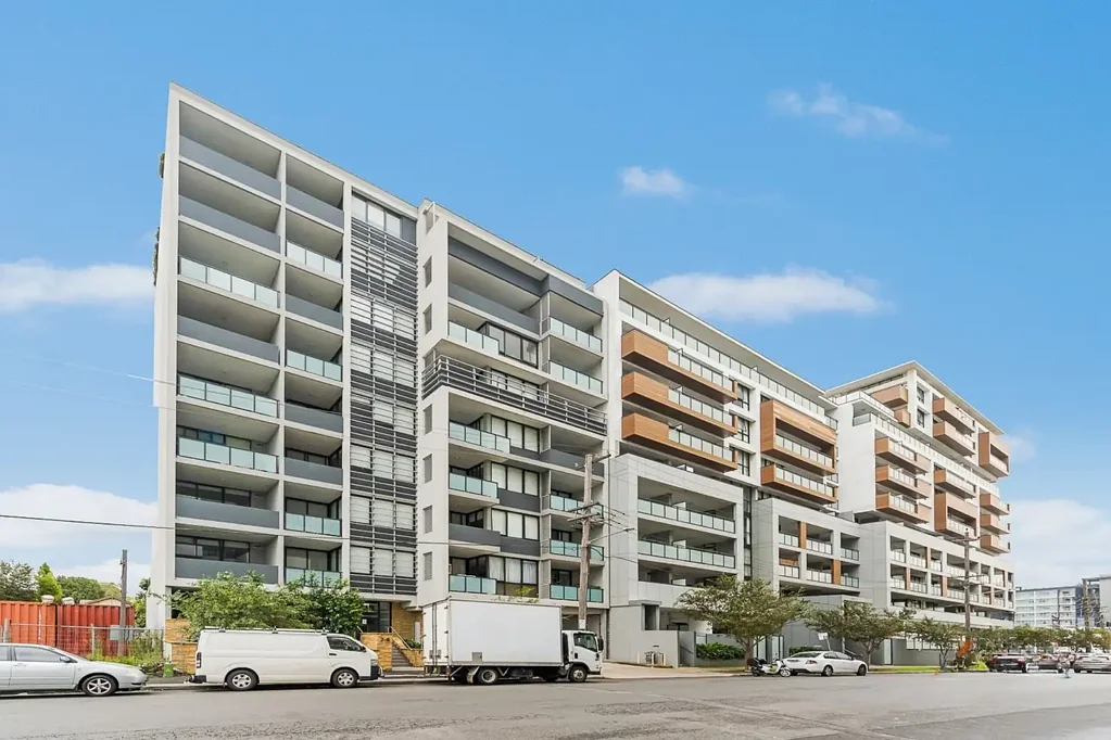 Modern Apartment with a Private Garden in the heart of Wolli Creek