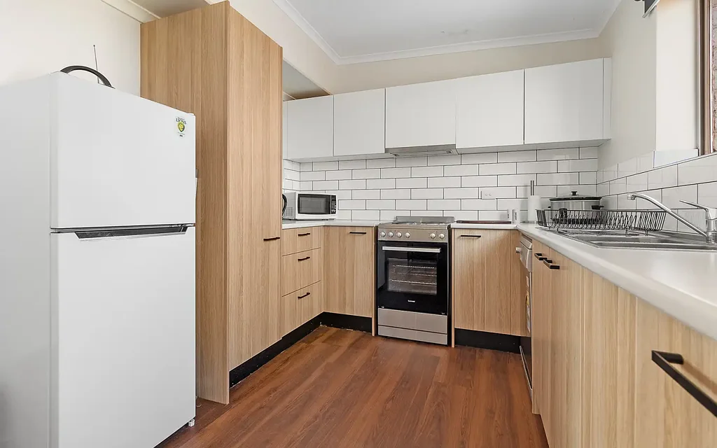 Renovated 2x1 Unit in Stunning Dampier Location