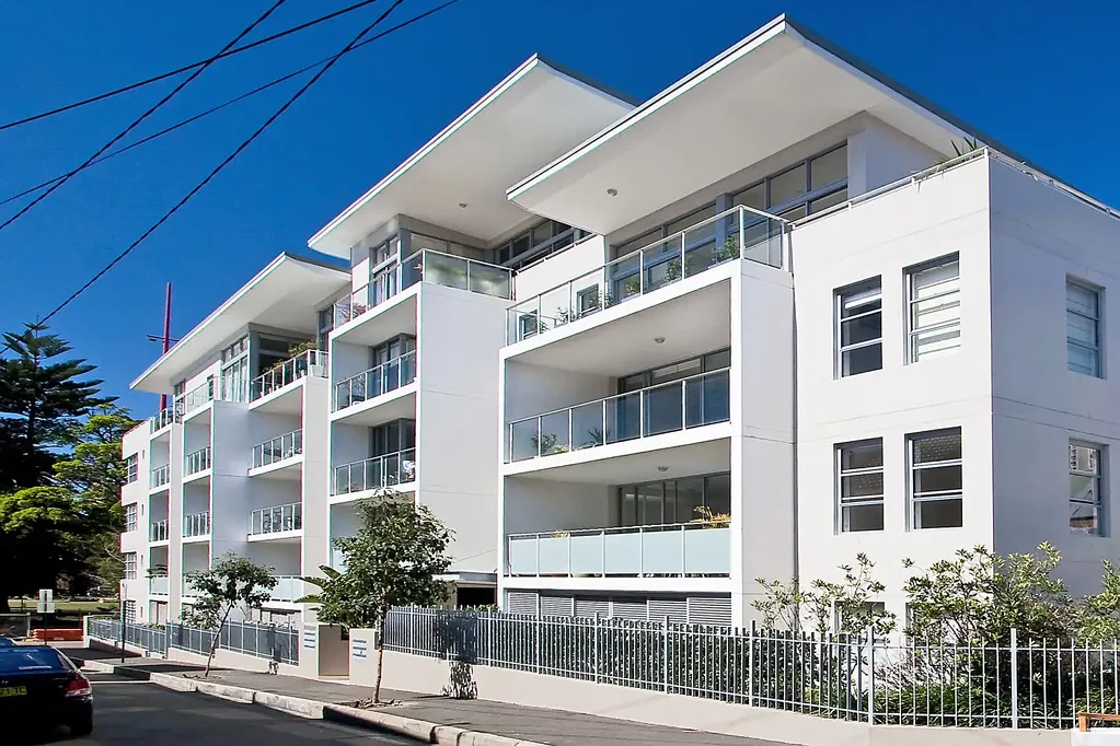 MODERN 1 BEDROOM WITH STUDY AND PARKING