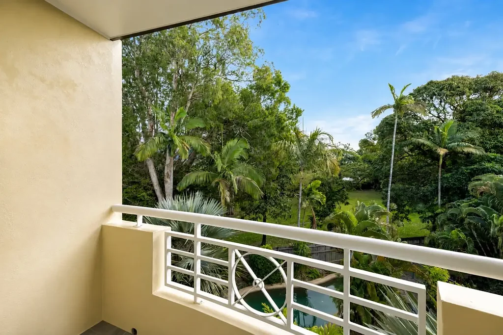 Cairns North 2ਬੈੱਡਰੂਮ CONVENIENT CITY FRINGE LIVING - RENOVATED INTERIOR - VERSATILE 3RD BEDROOM OR OFFICE