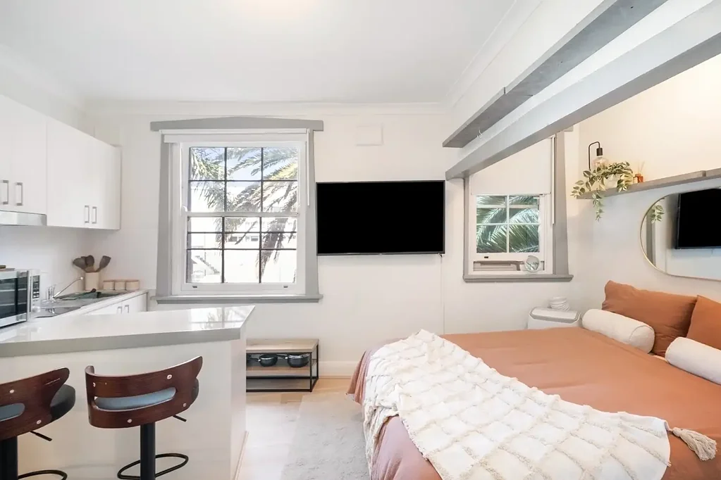TOP FLOOR COZY and perfectly situated furnished apartment