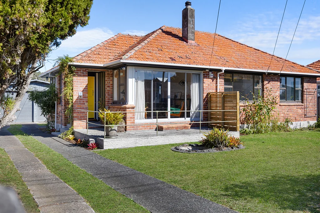 18 Parkinson Avenue, Owairaka, Auckland City, Auckland