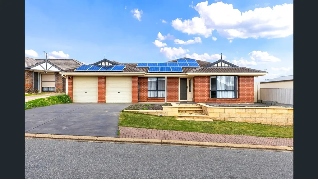Modern Family Haven In Blakeview