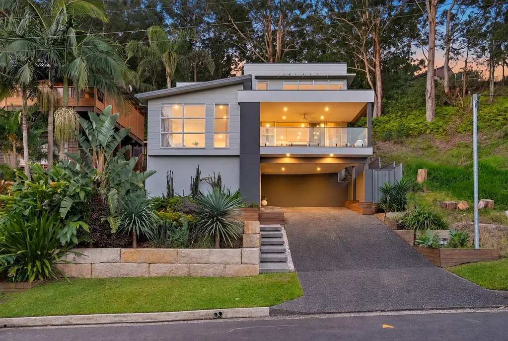 Bulli 4房 建筑典雅，坐拥壮丽城市景观 ARCHITECTURAL ELEGANCE WITH A SPECTACULAR CITY OUTLOOK