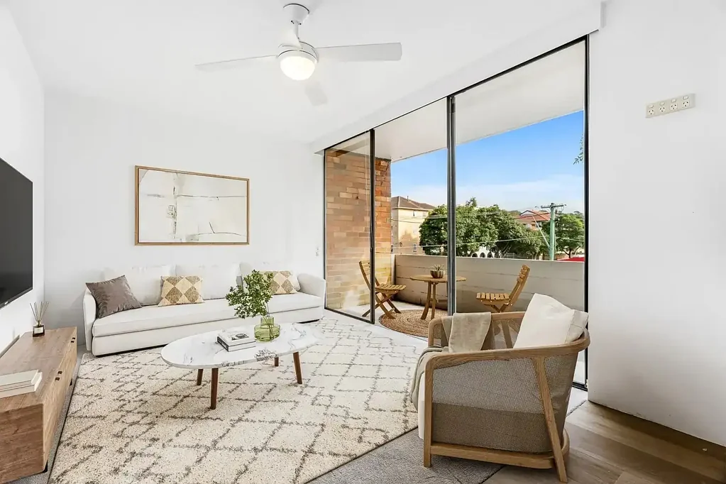 Light-Filled Apartment with Oversized Balcony - 100m to Dee Why Beach