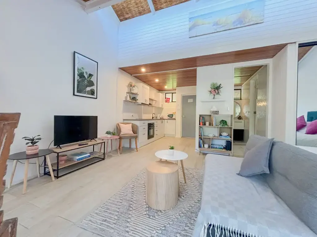 FULLY FURNISHED COASTAL STUDIO