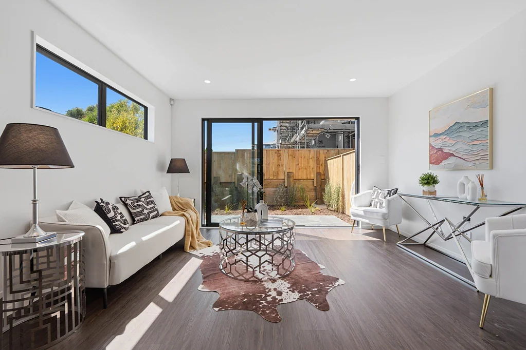 Glenfield 3침실 Exceptional Versatility - Triple-Level Masterpiece