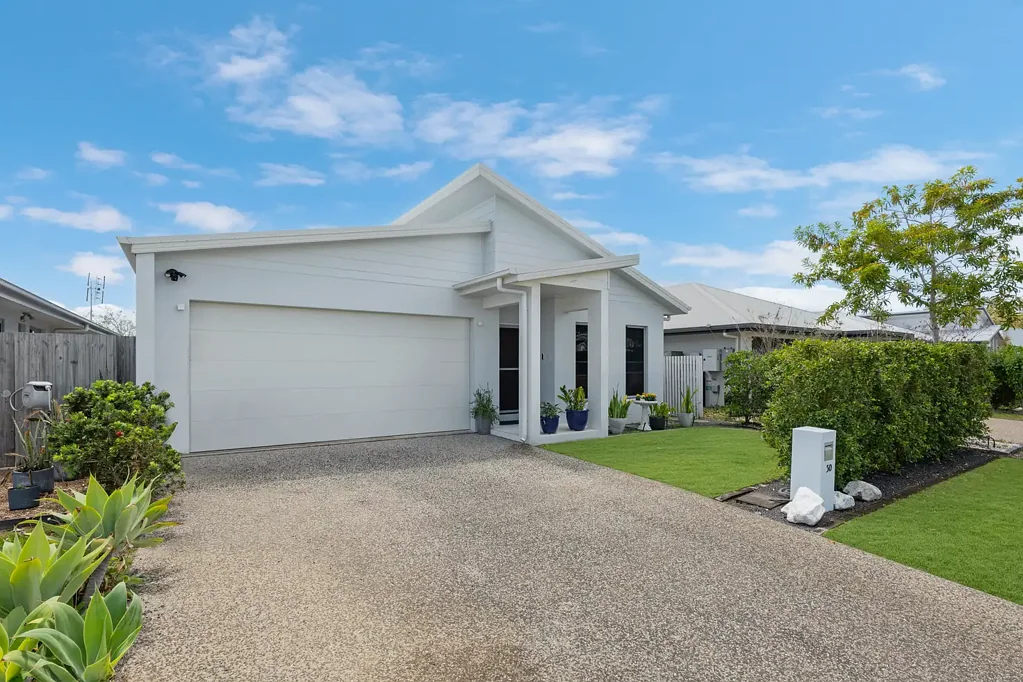 Bohle Plains 4房  Executive Living with Space, Style & Quality Throughout