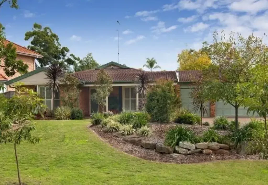 LARGE SINGLE LEVEL FAMILY HOUSE