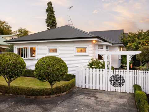 Cambridge 3房  Character Bungalow – Sought After Princes Street