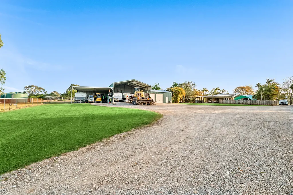 Logan Reserve 4Zimmer Room for Trucks, Toys & the Whole Family