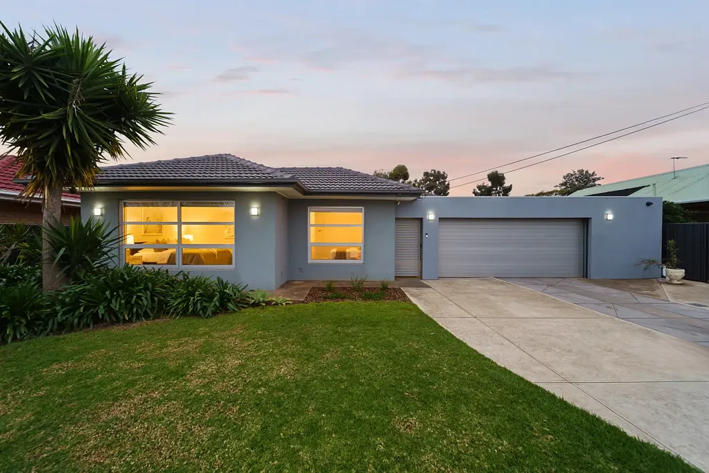 Warradale 4房  Spread out, dive in; Warradale family life with summer on speed dial…