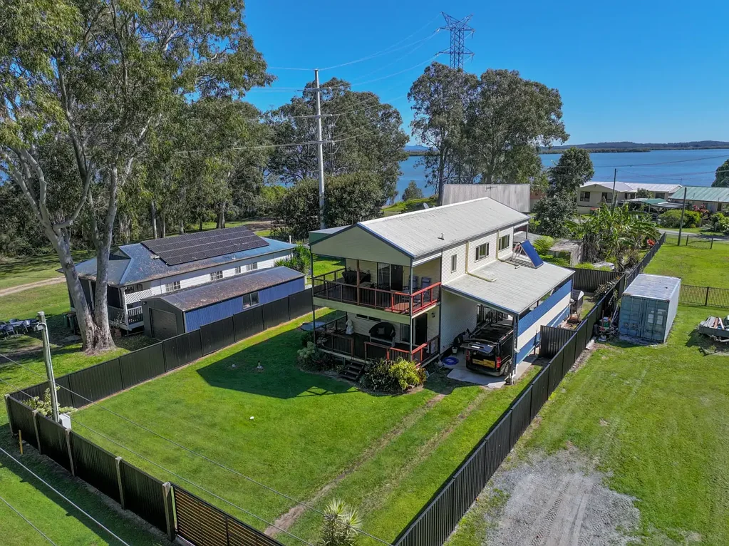 Russell Island 2 Bedroom Contemporary Coastal Retreat