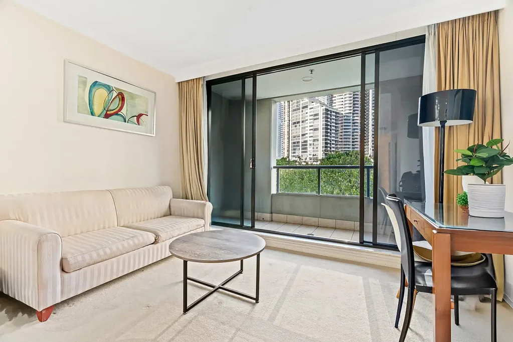 Millers Point 1房 Millers Point东向时尚公寓 开放式布局 优质电器 礼宾服务 泳道泳池 私人阳台 石材浴室 Bright Contemporary Apartment in a Premium City Setting