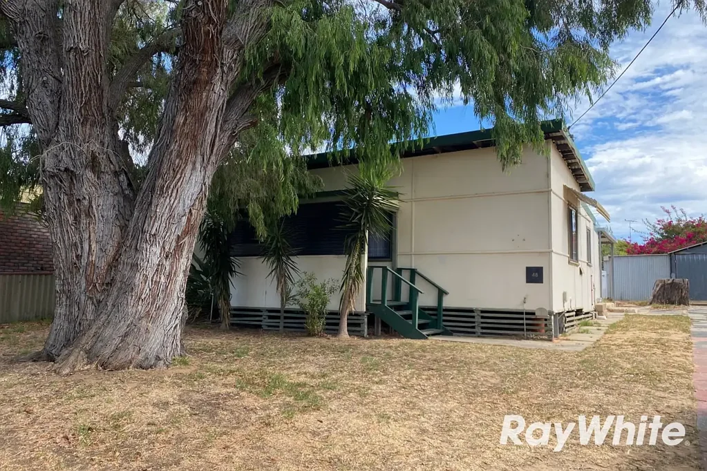 Location, Lifestyle, and Affordability at 48 Churchill Avenue!