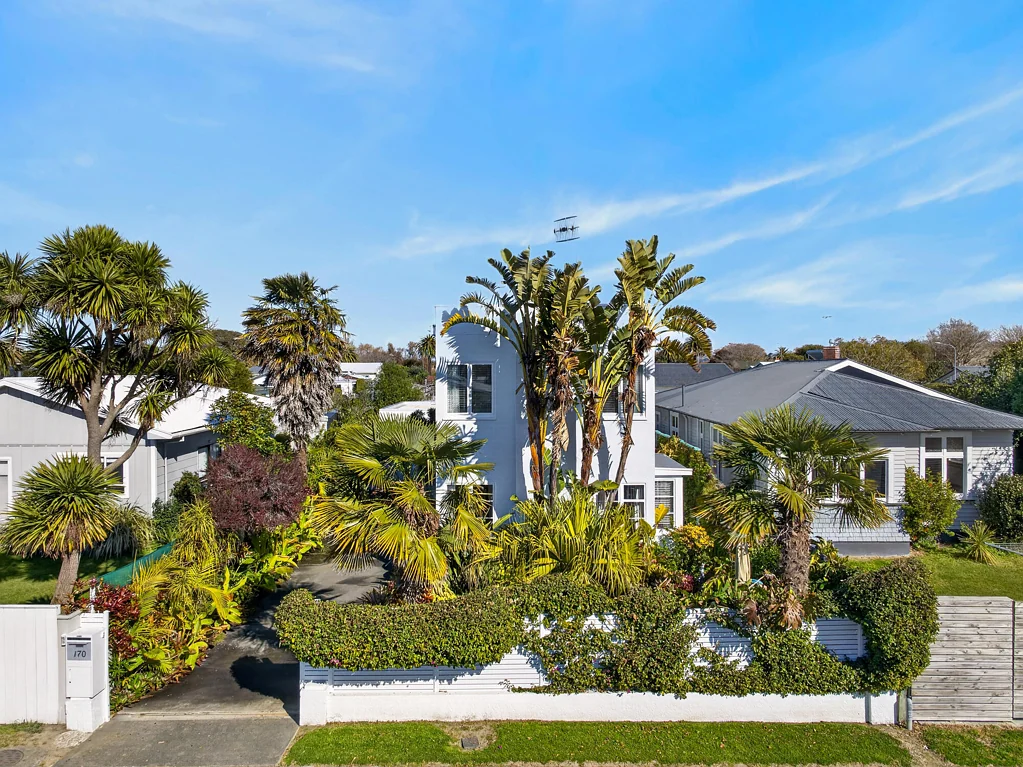 Napier South 4 Bedroom A Tropical Oasis Awaits