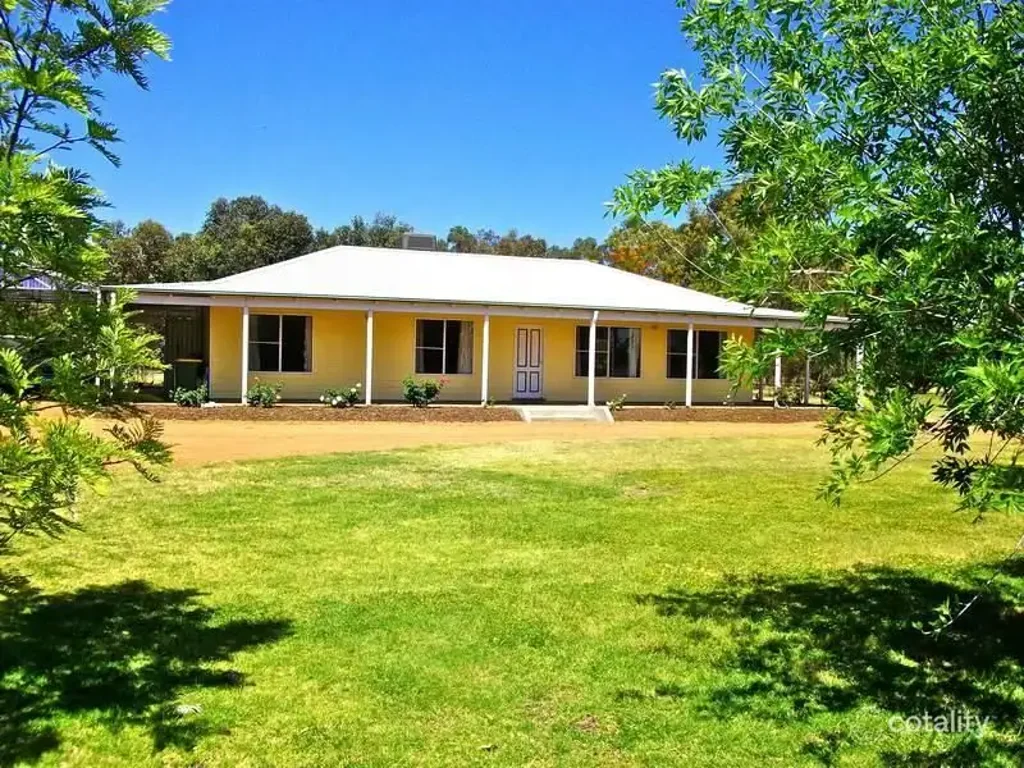 FARM STYLE FAMILY HOME