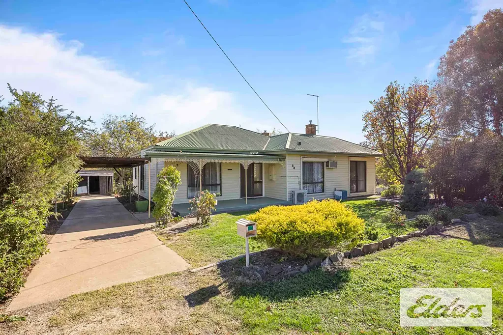 Avoca 3 Bedroom Expansive Living on Over an Acre – Ready to Make Your Own