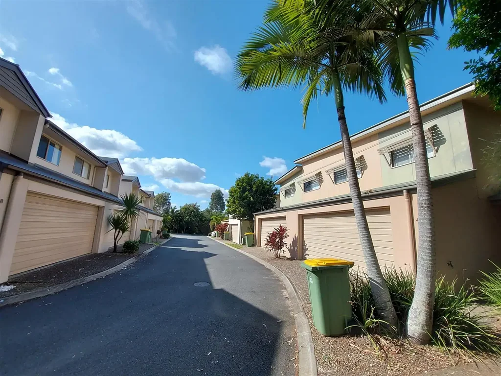 Great Size, Great Location with Ducted Air - $720/week Until April 2027