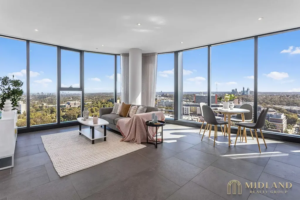 St Leonards 2 Bedroom Prestigious Sub-Penthouse Living with Breathtaking District & Skyline Vista