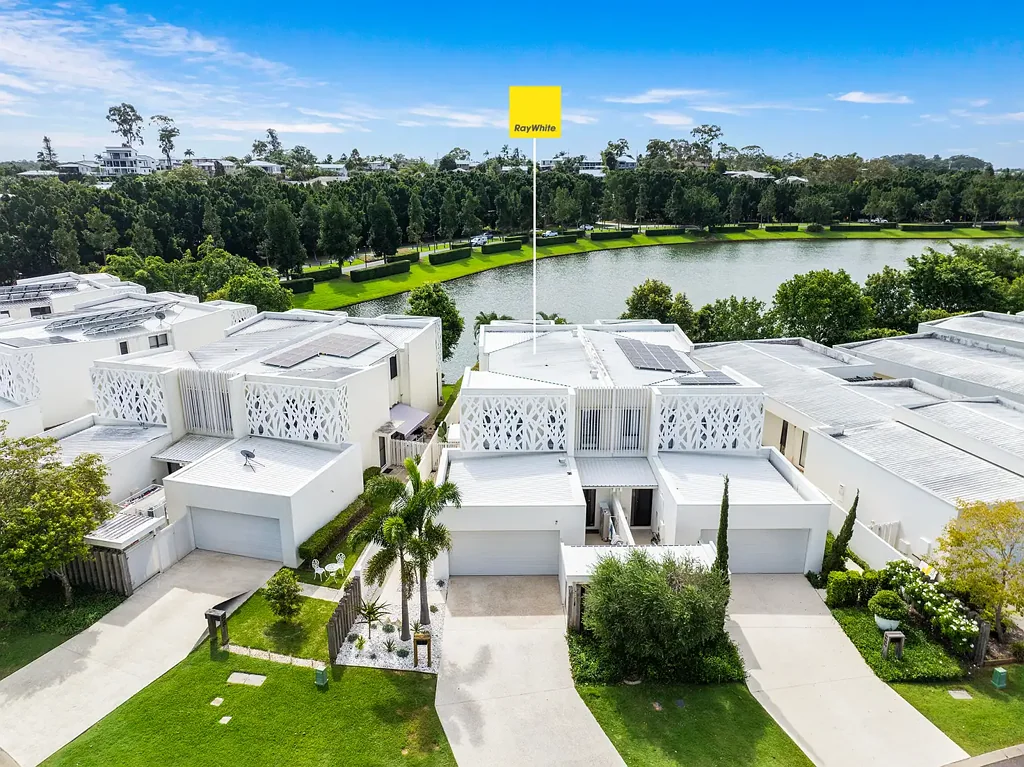 Hope Island 3房  North Facing,  Waterfront Townhouse - Beautifully Renovated!