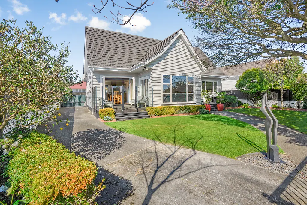 8 Bellevue Road, Woburn, Lower Hutt, Wellington