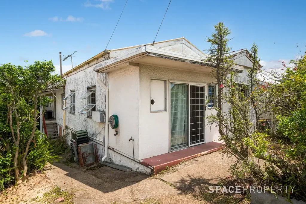 Bardon 3房 百年历史底蕴 412m²宽敞地块 三卧两卫设计 山脉开阔视野 步行公园学校 咖啡馆公园环绕 Auction finalising an estate