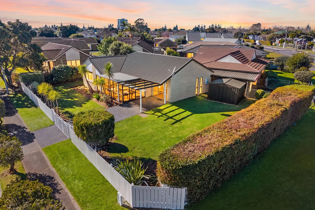 Orewa 2Kwarto Renovated Downsizer Delight