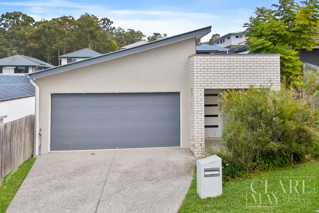 7 Silvertop Crescent, Spring Mountain, QLD 4300