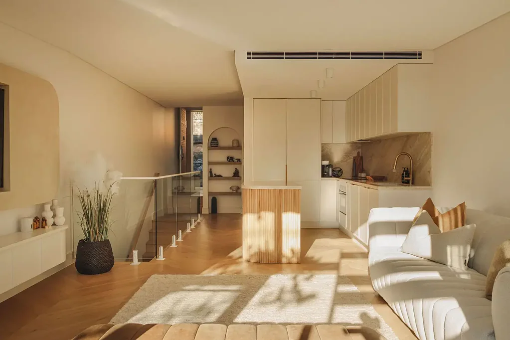 A newly reimagined boutique terrace with dazzling views 
(Enter via Ramp on Bayview Crescent)
