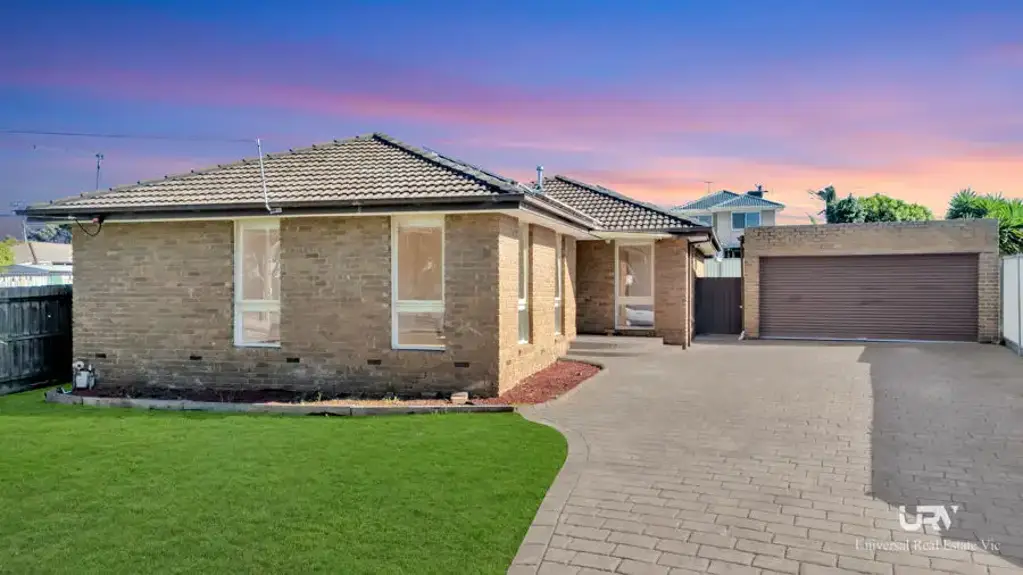 16 Whitley Crecent, Craigieburn, VIC 3064