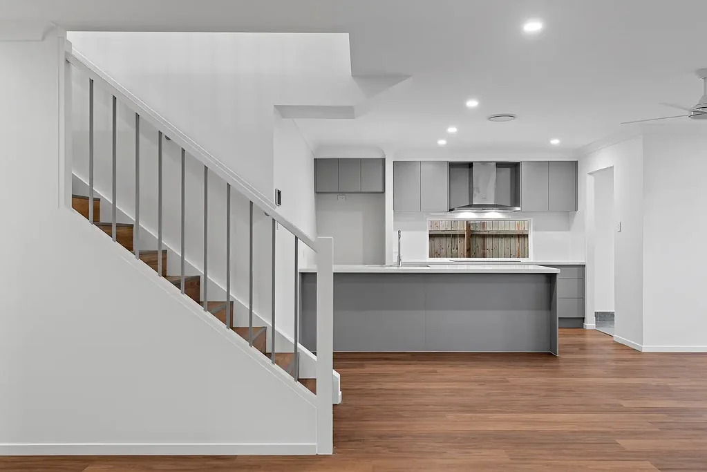 Ripley 5Zimmer Double Storey Living & Room to Kick the Footy!