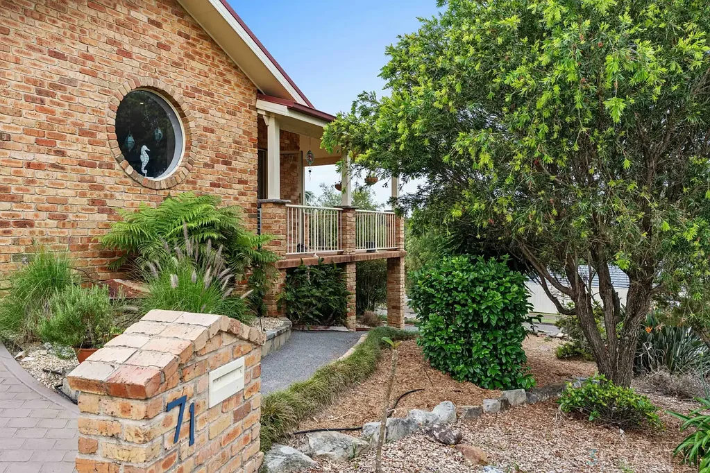 Caves Beach 5બેડરૂમ Effortless Single-Level Living in a Quiet Coastal Cul-de-Sac set on a 995m2 block