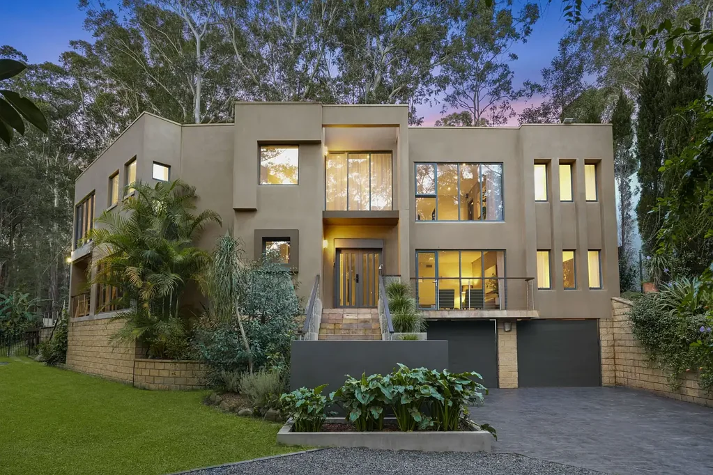 Glenhaven 5Phòng ngủ Auction Thurs 10th July | Castle Hill RSL | Luxe Lounge 6:00pm